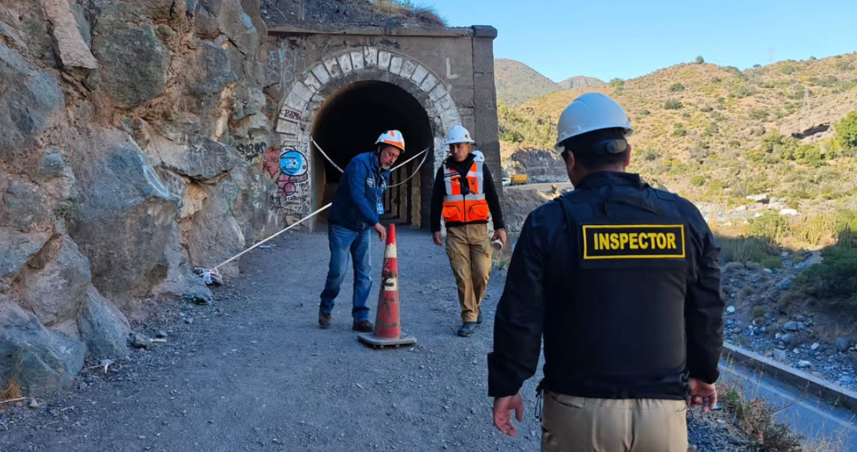 Cierran túnel El Tinoco tras muerte de mujer por desprendimiento de rocas en San José de Maipo