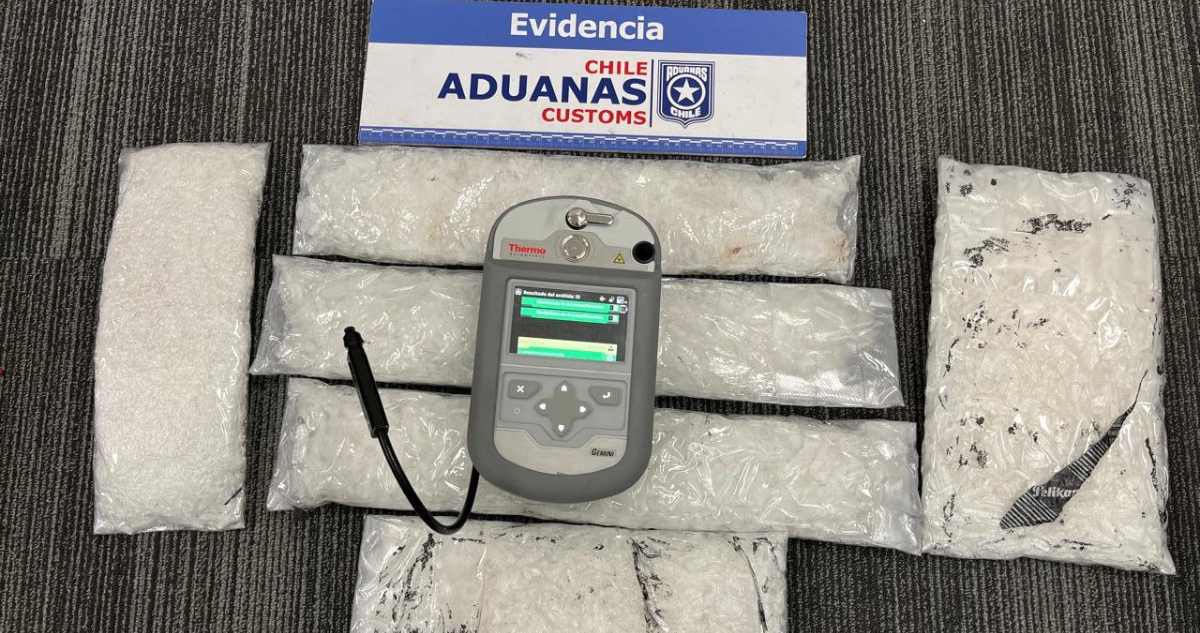 Ciudadano británico intentó ingresar a Chile con más de 5 kilos de metanfetamina en doblefondo de maleta
