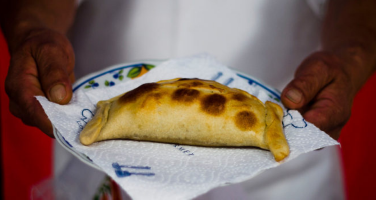 Mujer mató a 40 pandilleros en Haití: les dio empanadas con veneno