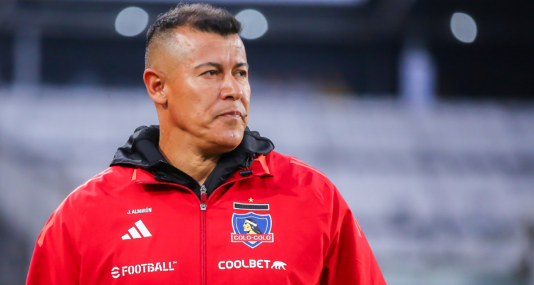 Jorge Almirón permanecerá en Colo Colo tras rechazar oferta de México.