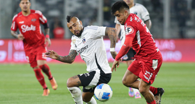 Colo Colo iguala batallando con Ñublense en duelazo de La Liga de Primera.