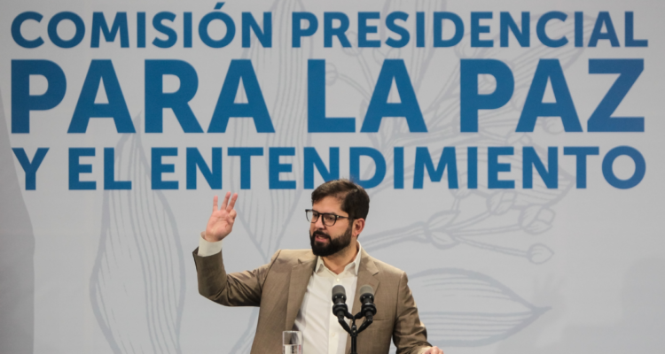 Frente amplio defiende trabajo de la Comisión para la Paz y el entendimiento y critica a la derecha