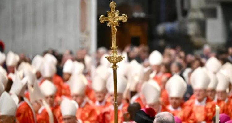 Cómo funciona un cónclave y cúal es el proceso completo para elegir a un nuevo Papa en el Vaticano tras la muerte de Francisco.