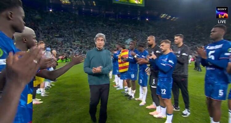 Manuel Pellegrini recibió impactante ovación del campeón Chelsea en Conference League.