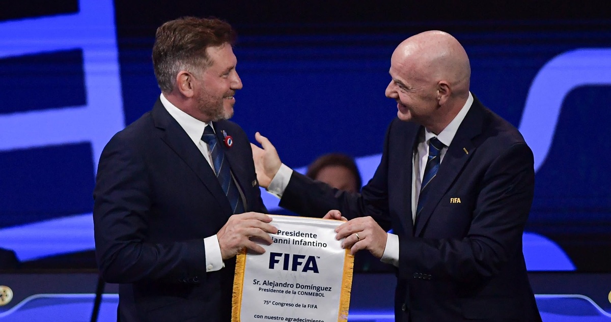 Conmebol insiste con jugar el Mundial 2030 con 64 selecciones.