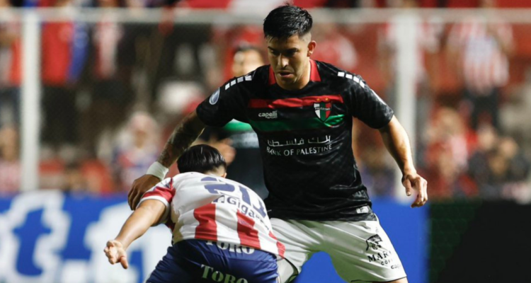 El vistoso lienzo de los hinchas de Palestino en si visita a Argentina.