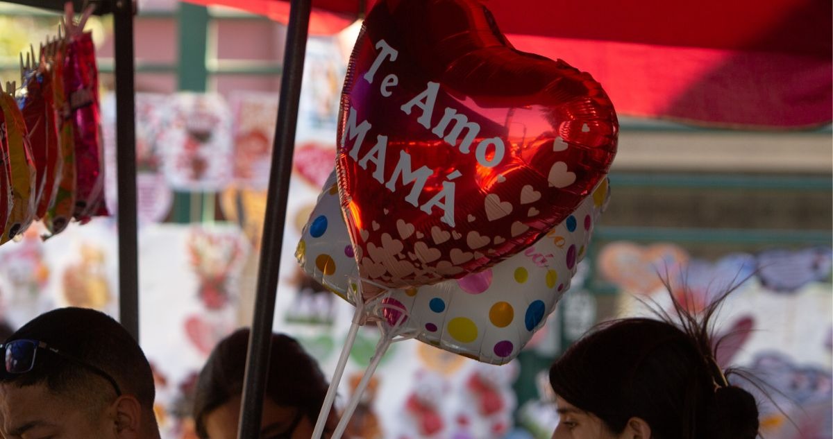 cuándo es el día de la madre 2025 en Chile, cuál es la fecha oficial y comercial y cuál es el origen histórico de la celebración en el mundo.