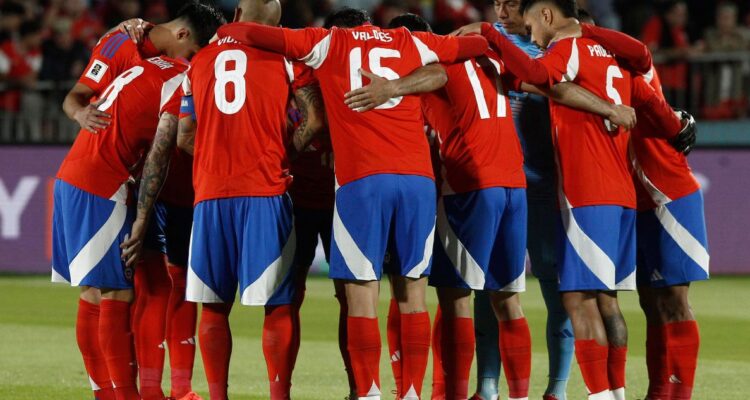Cómo va la tabla de las eliminatorias clasificatorias sudamericanas de la Conmebol y cuándo y contra quién juega Chile la selección chilena La Roja.
