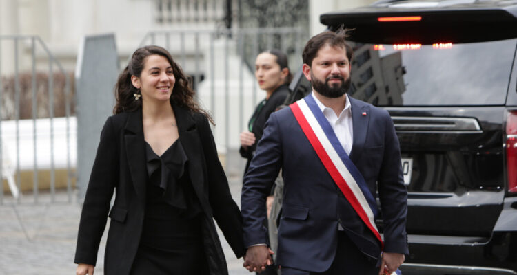 Gobierno descarta cambiar Cuenta Pública por eventual nacimiento de hija del presidente Boric