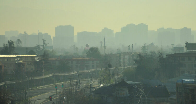 Declaran alerta ambiental en Santiago para este sábado: se trata del quinto episodio crítico del año