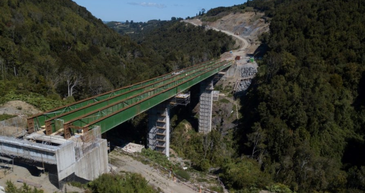 claro vicuña valenzuela demanda al fisco por irregularidades del mop en obras de bypass de Castro