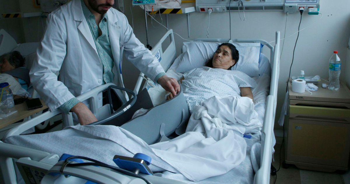 Mujer cumplirá 2 meses hospitalizada tras sufrir graves lesiones por atropello de scooter en Concepción