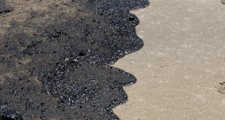 Derrame de petróleo de que derivó en intento de conciliación entre pescadores de Quintero y ENAP