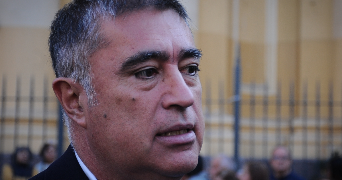 Desbordes afirma que no hay capacidad de Carabineros para sacar a los comerciantes ilegales de Meiggs