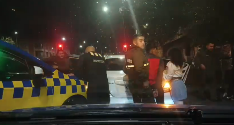 Carabineros deteniene a banda extranjera por delitos contra automovilistas en la capital