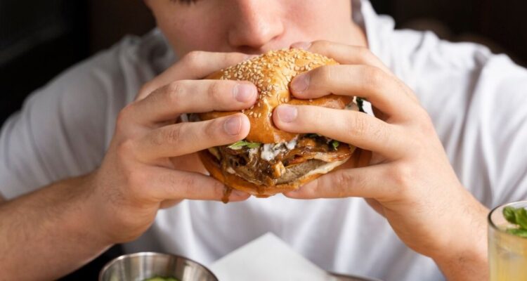 Cuándo es el día de la hamburguesa 2025 en Chile y cuáles son las promociones, ofertas y descuentos para comer este día en locales de comida.