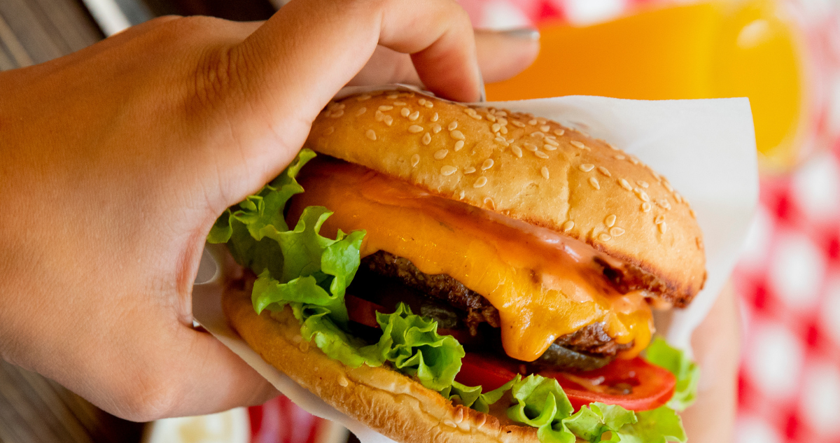 Será el miércoles 28 de mayo: conoce las ofertas que acompañarán el Día de la Hamburguesa 2025