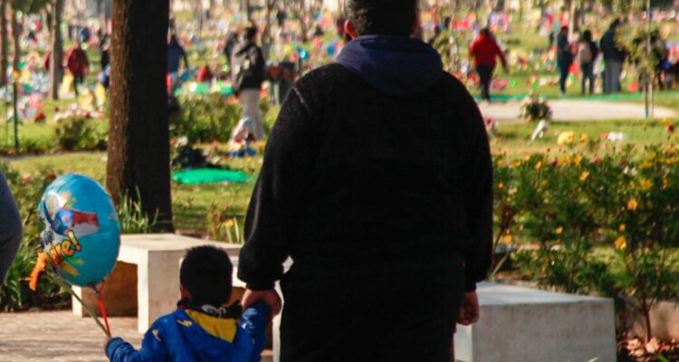 Cuándo se celebra el día del papá padre en Chile este 2025 según el calendario nacional y fecha oficial comercial y cual es su origen.