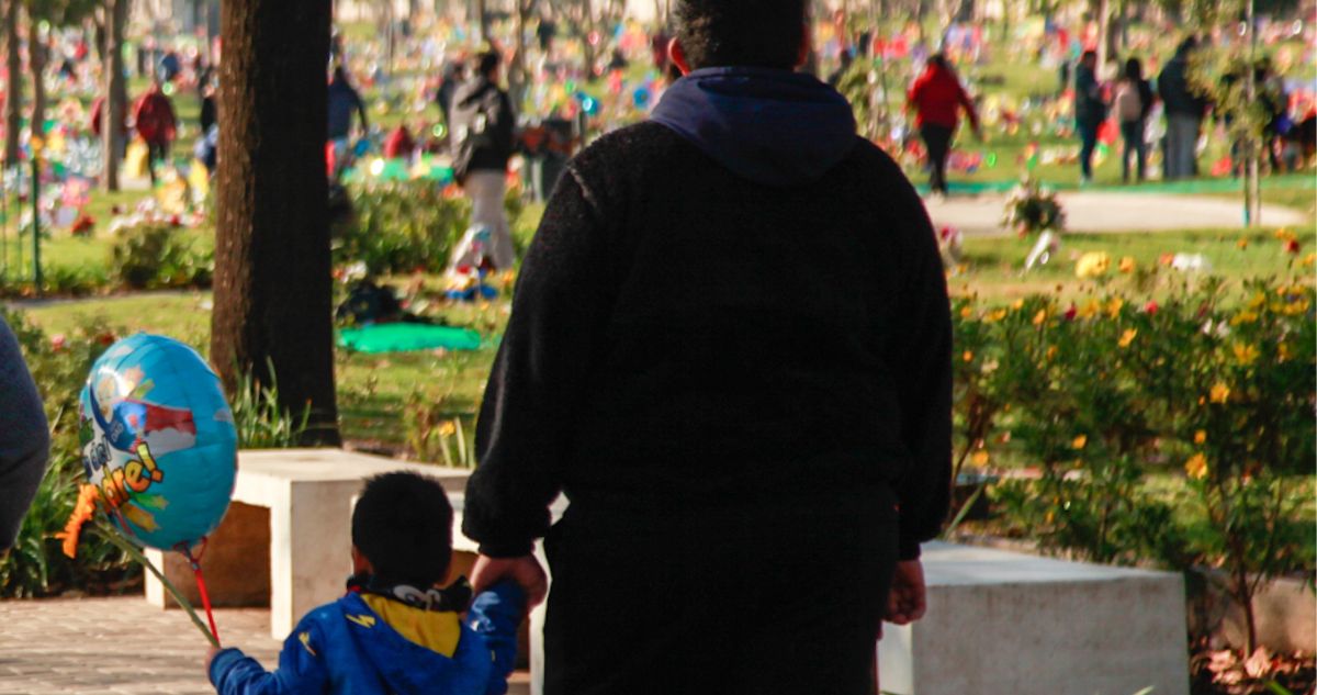 Cuándo se celebra el día del papá padre en Chile este 2025 según el calendario nacional y fecha oficial comercial y cual es su origen.