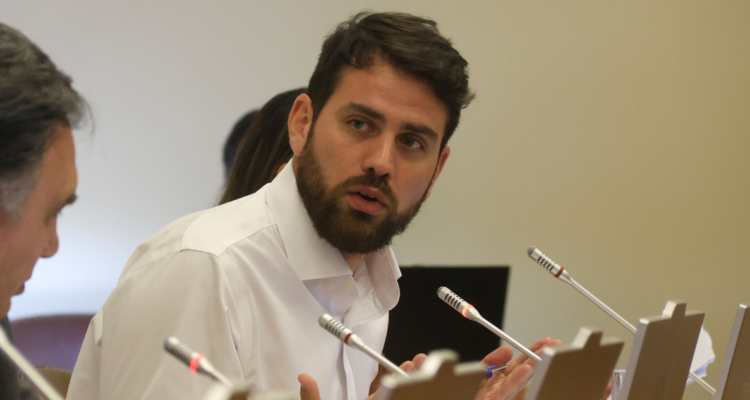 Ibáñez presenta proyecto de ley para eliminar tope de 11 años en indemnización por años de servicio