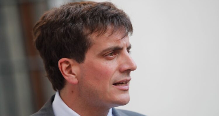 Schalper (RN) y anuncio de sumarios a funcionarios del gobierno central por licencias: “Son puro humo”