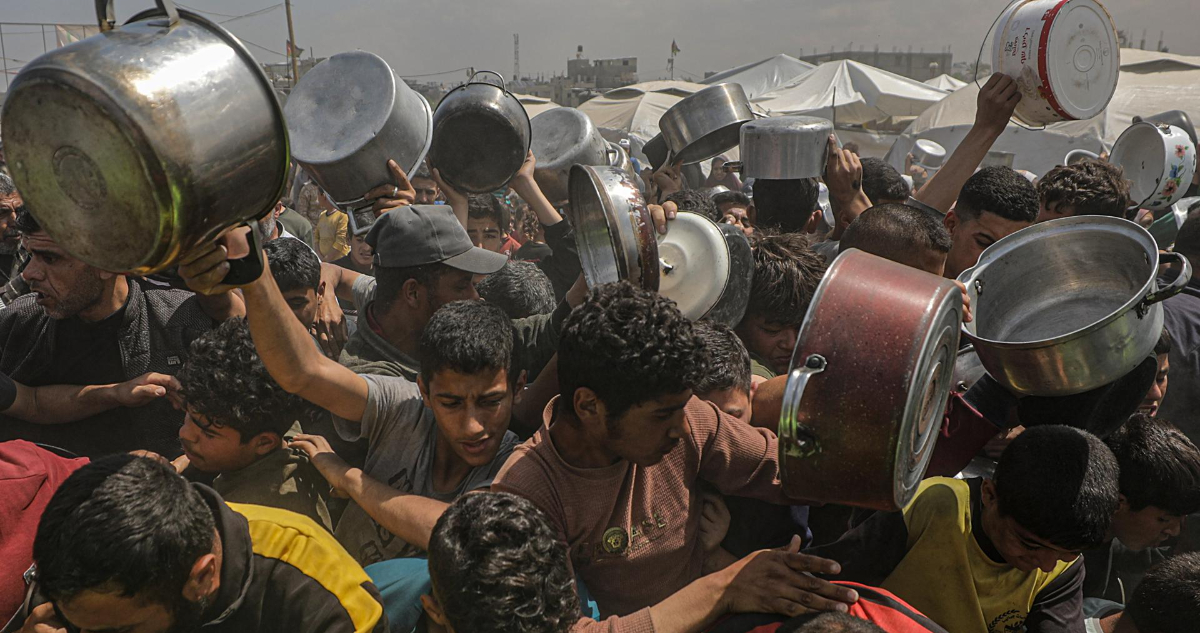 Reportan un muerto y 48 heridos por disparos israelíes durante reparto de ayuda humanitaria en Gaza