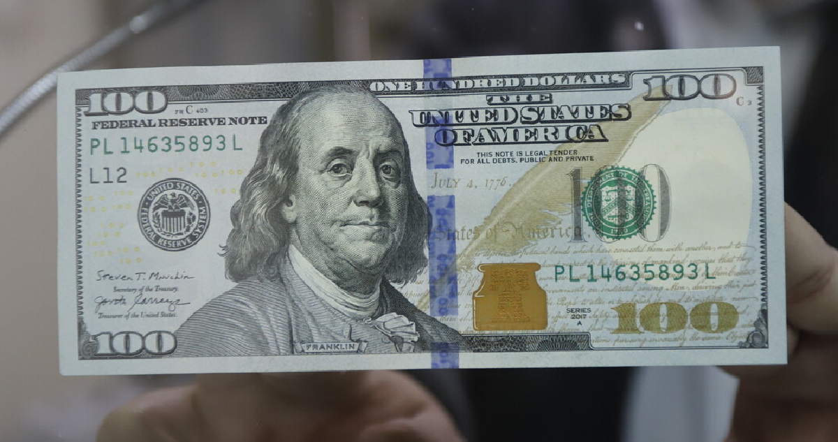 Dólar regresa a terreno rojo luego que tribunal de EEUU pusiera un “alto” a los aranceles de Trump