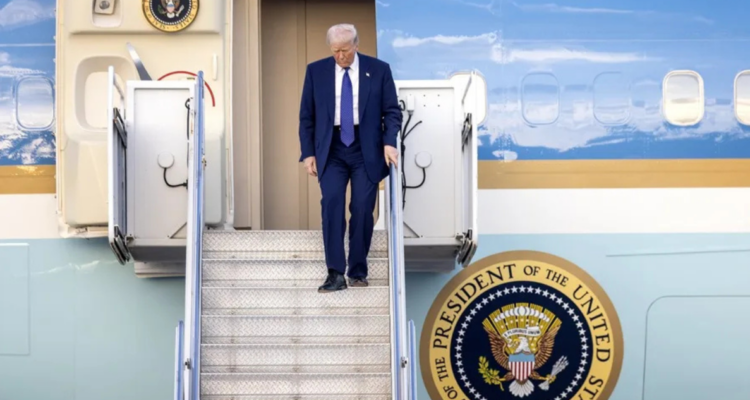 Imagen de archivo de Donald Trump en el Air Force One
