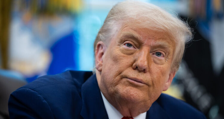 Donald Trump anuncia que subirá los aranceles al acero de 25% al 50%