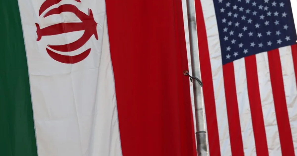 Banderas de Irán y EE.UU