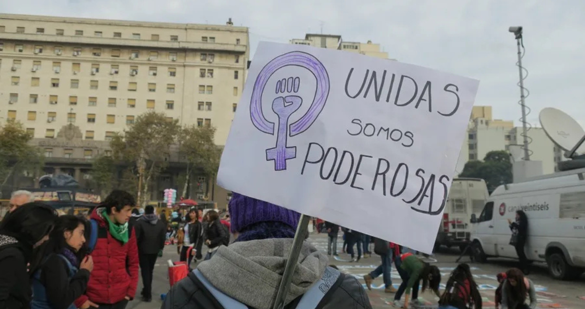 Gobierno de Milei elimina programas contra la violencia de género en Argentina por ser ideológicos