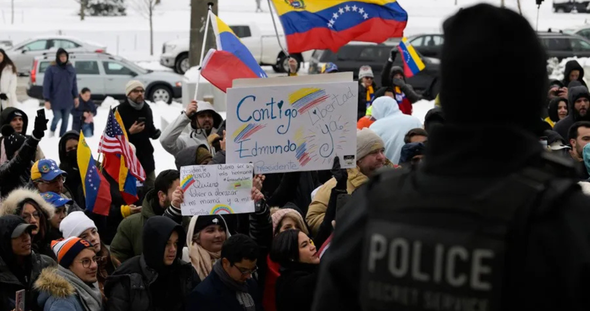 Congresistas de EEUU presentan proyecto de ley para proteger de deportación a unos 600.000 venezolanos