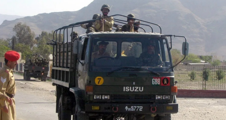 Atentado con bomba en Pakistán deja unos seis paramilitares muertos y cinco heridos