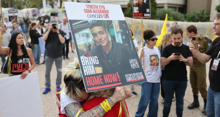 Familias de rehenes cuestionan a Gobierno de Netanyahu tras liberación de estadounidense-israelí