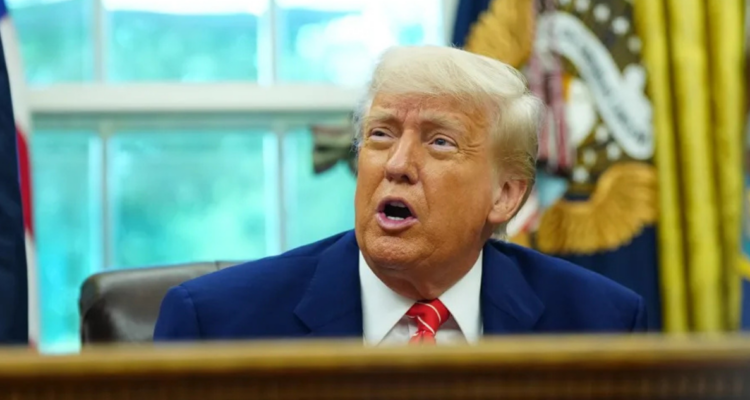 Pese a amenaza, Trump dice que no habrán aranceles para la UE porque acabarán montando plantas en EEUU