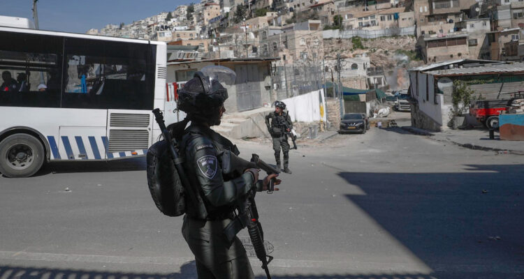 Fuerzas israelíes irrumpen en escuelas de la ONU para refugiados palestinos en Jerusalén Este