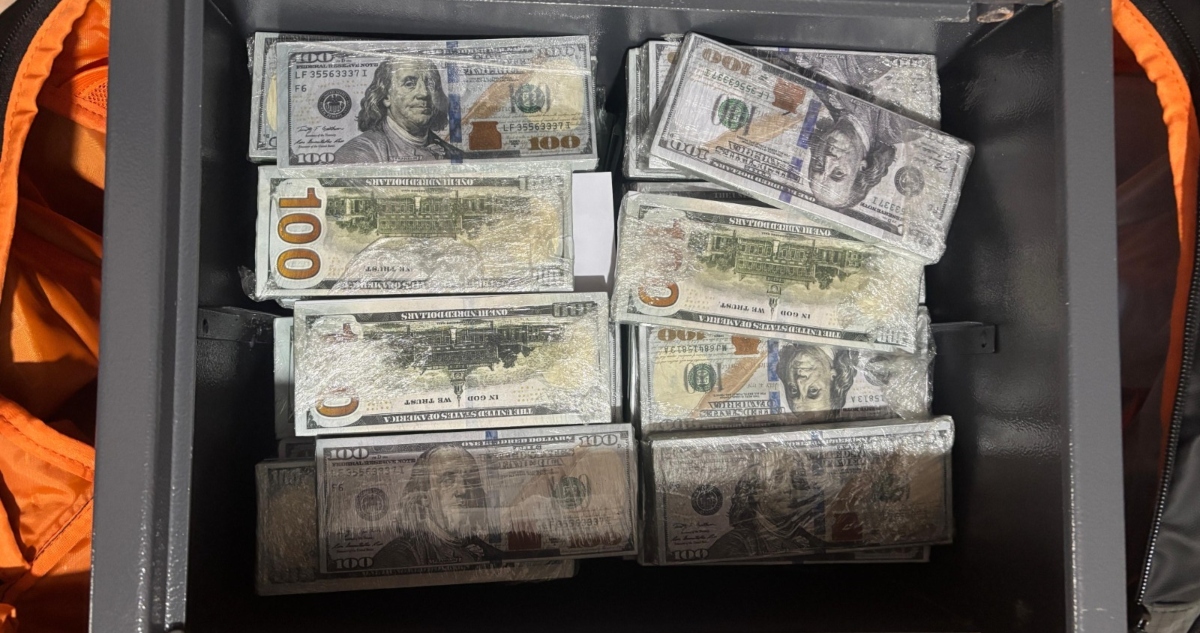 Estafa de la caja fuerte llega a Chile: empresario pidió millonario préstamo, deposito 23 millones y recibió billetes falsos