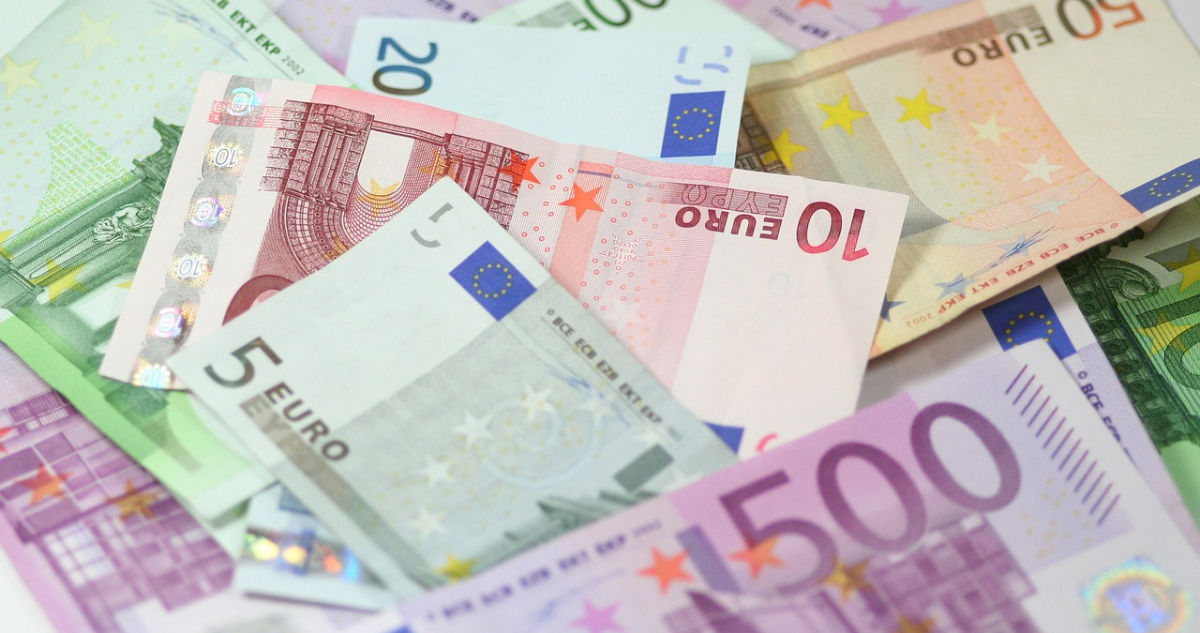 El euro cae ante el dólar ante malos datos de la economía de la Eurozona