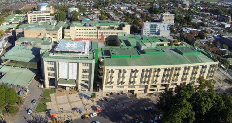 Familia acusa demora en atención de urgencia en hospital de Los Ángeles tras muerte de niña de 2 años
