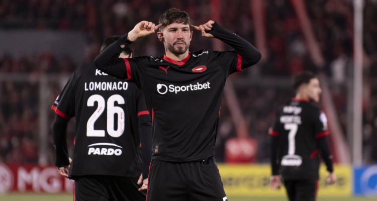 Felipe Loyola juega al misterio con su futuro en Independiente mientras no pierde a fe en La Roja