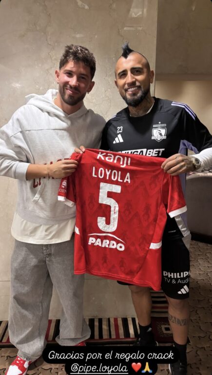 Felipe Loyola y el regalo para Arturo Vidal.
