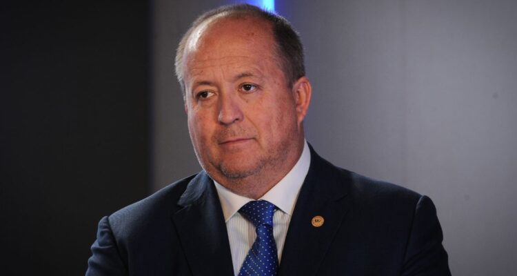 Fiscalía abre investigación de oficio por funcionarios que salieron del país estando con licencia