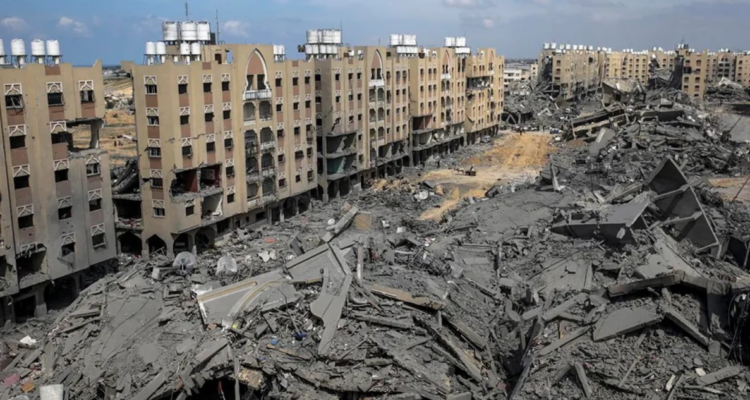Escombros resultantes de la destrucción de las torres Hamad