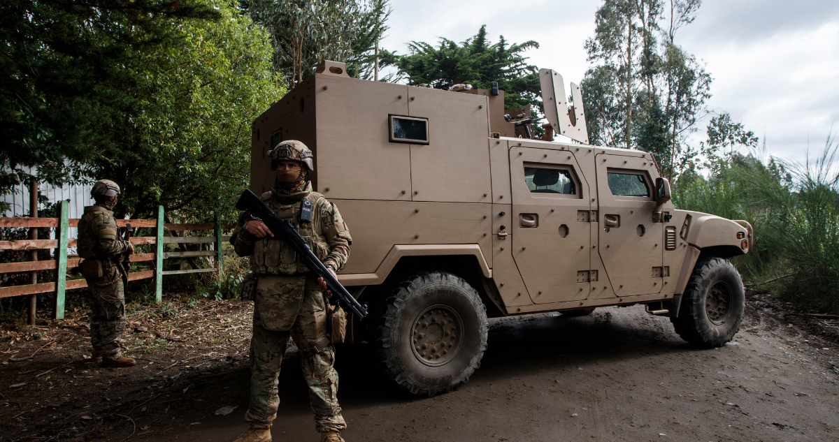 Funcionarios de la Armada en medio de Estado de Excepción en la Macrozona Sur