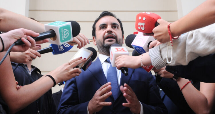 Ministro Gajardo critica al FA por acusar “espionaje” tras “pinchazo” a Boric: “No corresponde”