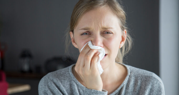 ¿Por qué me corre la nariz todo el año? Cinco posibles causas del goteo nasal, según expertos
