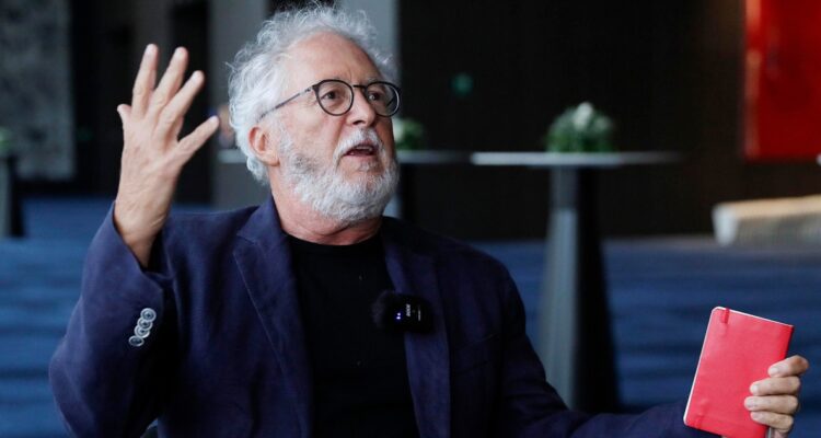 Héctor Abad, el escritor que irrita a Petro: “Las obra inspirada por pura ideología suele ser pésima”