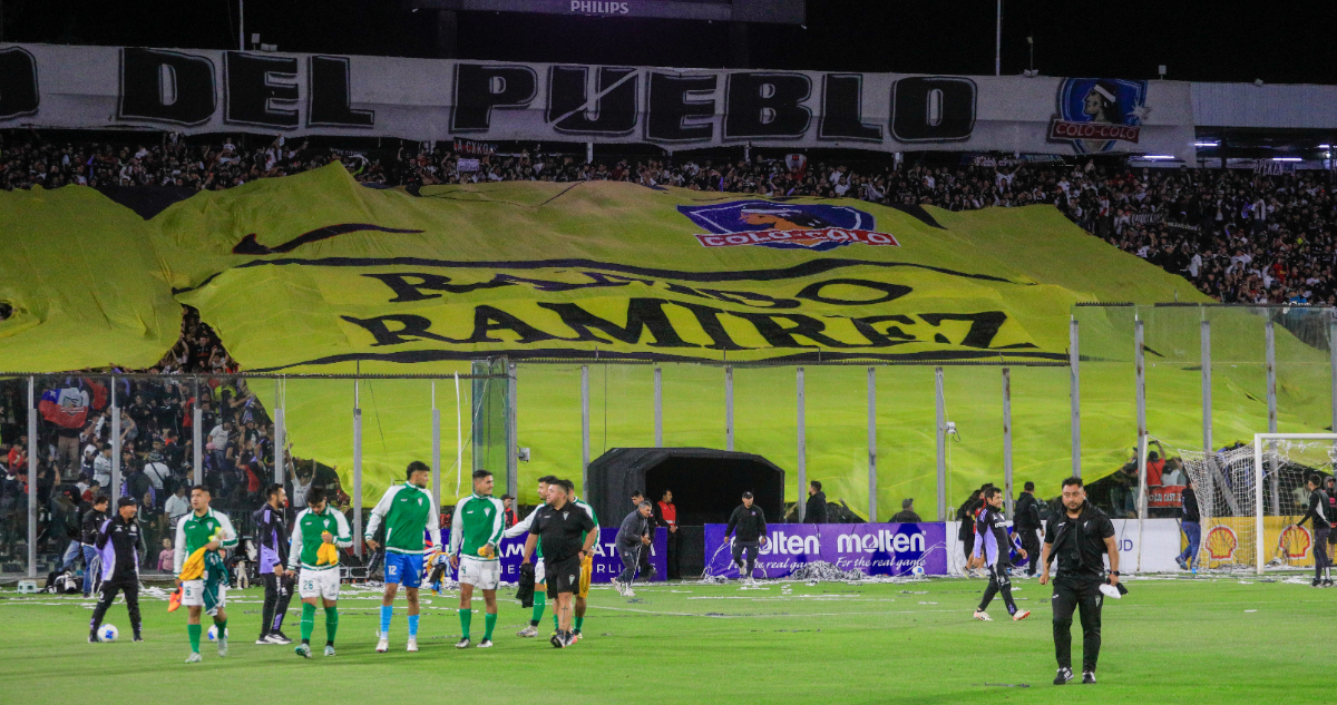 Hinchada de Colo Colo en duelo ante Wanderers
