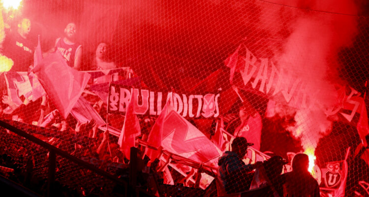 hinchada de La U en Copa Libertadores