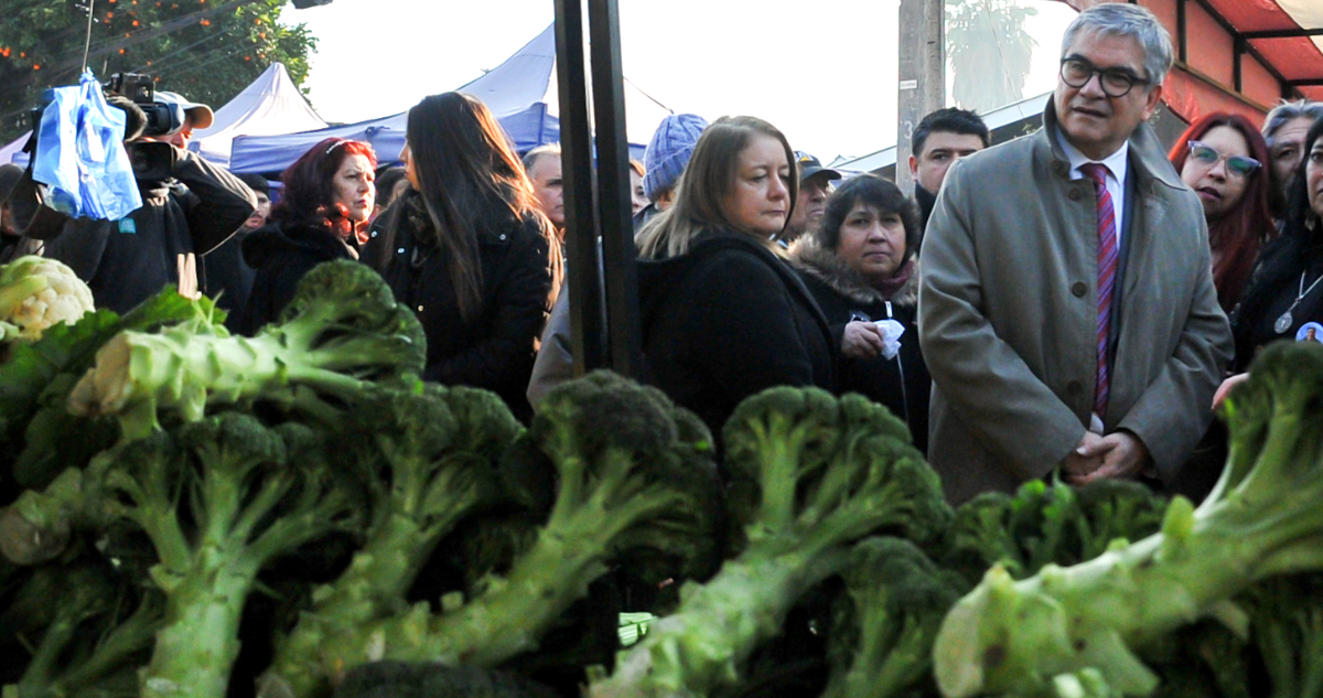Impuesto a ventas: ley obliga a feriantes a inscribirse en el SII y habilitar el pago electrónico